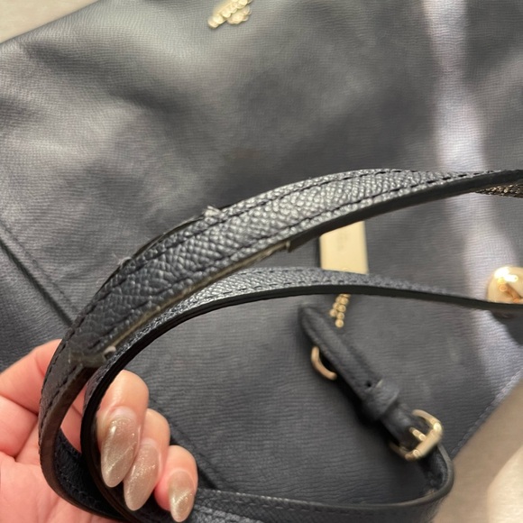 Coach turn lock leather tote . - Picture 6 of 6